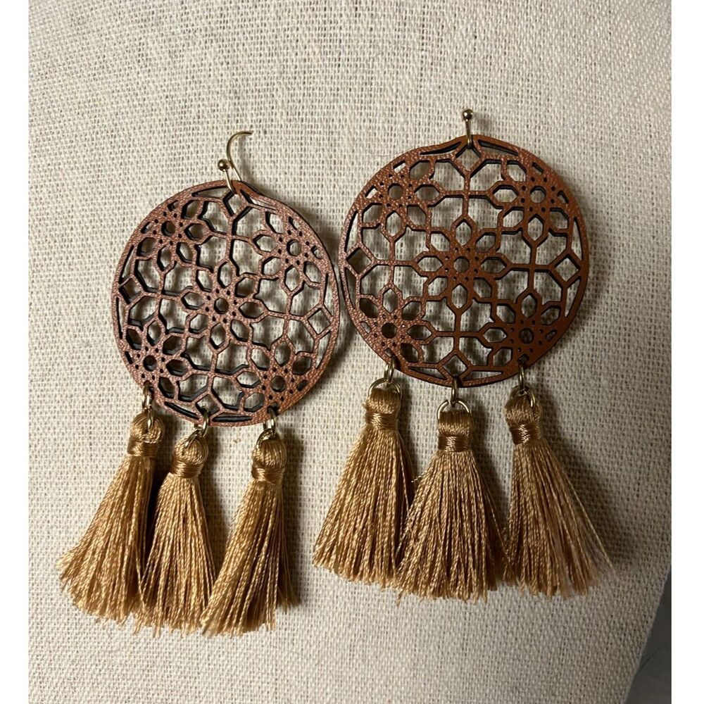 Round leather earrings with tassels